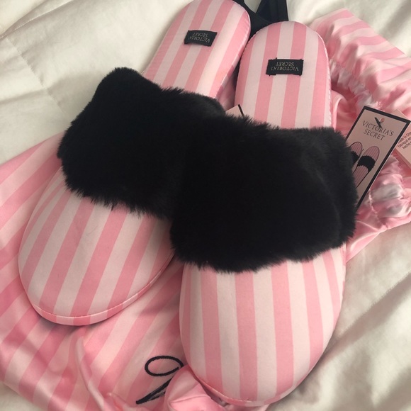 Victoria’s Secret Striped Slippers with pouch - Picture 4 of 6